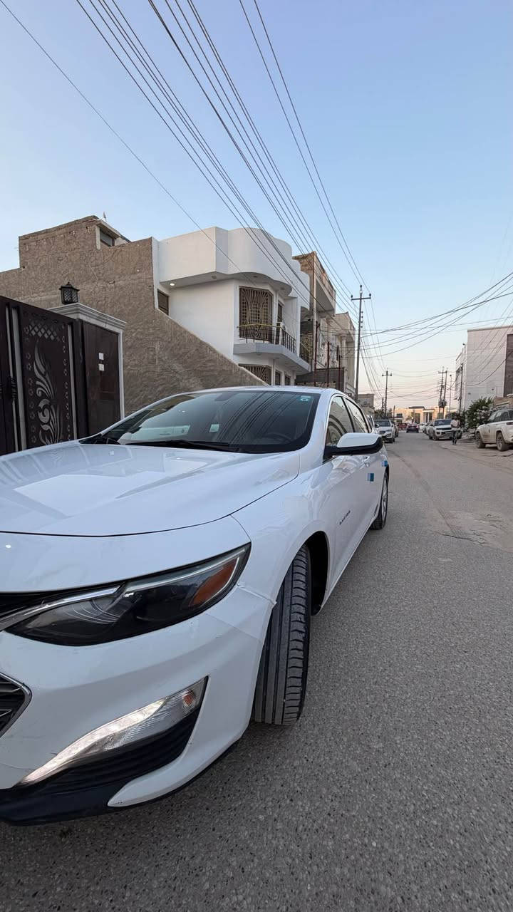ماليبو موديل 20للبيع
باسمي مكينه كير مكفوله 
حادثها من امريكه شبر بخشم الجاملغ الايسر فقط وهنا بل عراق صار ببها شبر بل جاملغ اليسار ع مقدار كذالك شبر ادامه للسياره من بلكات ودهن وتايرات ومنظومه البانزين اصلي  حداديه نظيفه 
مكان السياره بابل مركز المدينه 
*********** حلة, بابل
