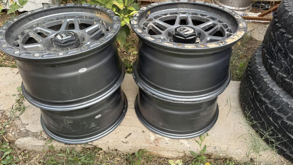 ويل كب فيول. حجم 17.  6 براغي.
يرهم على سيارات ياباني والامريكي ال 6 براغي 
سعره 700 الف وبي مجال 
مكان بابل يتوفر توصيل 
 ***********. واتساب
