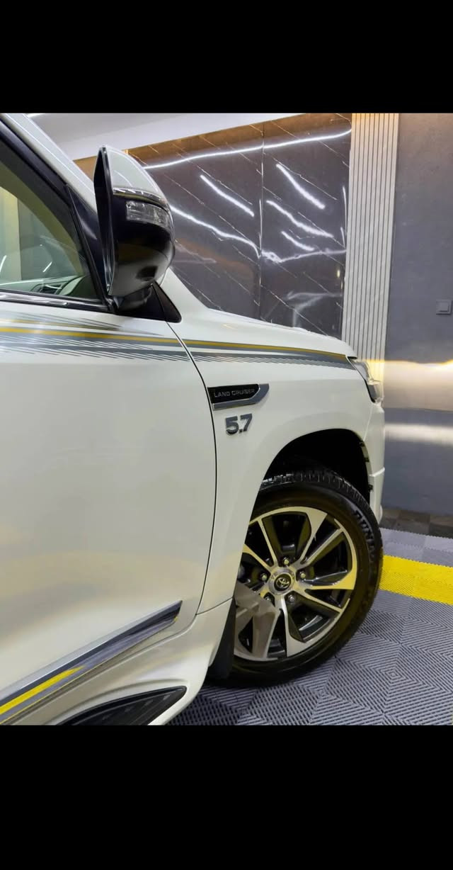 تويتا لاند كروز _ موديل _2019 _  VXR
موصفات ليكزز  فوول🔥
محرك.(5.700.ليكزز)

بسم الله الرحمان الرحيم

ملاحظه رجائن سياره (بدون مراوس)🖐🏼

تويتا لاند كروز موديل (2019)  
🔶سياره مواصفات VXR
🔶سياره (8.5.700) سلندر
🔶سياره كفاله عامه دعاميه لي دعاميه 
بدون صبغ +بدون شخت + بدون حالوب 
بدون رمل  _ بدون حصوه+حتا دعاميات 

🔶سياره (5.700-V8) سلنده ر 
🔶سياره ماشيه (38) الف كيلو فقط حقيقي
🔶٤ اطارات و ويل جديد حلو بدون نقص 
🔶سياره مواصفات (VXR ) ماشاالله حالو 

🔶محرك + گير كل بشرط مامفتوح 
بدون صوت + بدون دخان 

🔶( مواصفاتVXR.5.700) 
( سلايت + فلاجه كشنات تدفيه + 
كشنات كهرباي ٣ دگم _ حاساس خلفي و امامي_ بصمه + كاميرا + ٨ ارباگ + مرايات شفط + لايتات زينون+صندوق شفط+كيج ليكزز+داخل بيجى+دابل اكسل شحن موبايل كشن ديزان)

🔶تحويل بشرط مباشر حول كل جديد

🔶مكان السياره البصره
🔶رقم (***********)
