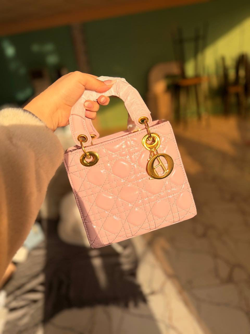 The Icon: Lady Dior Ar
القطعة اللي ما يختلف عليها ثنين.. وصلت وجبة جديدة من حقيبة ديور بلمعتها المميزة وألوانها اللي تخطف القلب.
ب الخامة: جلد لامع (Patent) بجودة عالية.
• التفاصيل: ملحقات ذهبية كاملة.
• السعر: 20 ألف فقط.
٢ الطلب عبر الدايركت (Direct)
(أرسلي صورة اللون اللي عجبج وتدللين)

عندي اظافر ومكياج واكسسوارات وجنط واحذيه
ومكات وهواي شغلات لطيفه بسعر مناسب رسلوني
خاص وادزلكم 
وموجود توصيل لكل العراق


**إذا كنت صاحب هذا الإعلان وتريد حذفه لأي سبب، رجاءا أرسل رسالة إلى الدعم الفني**