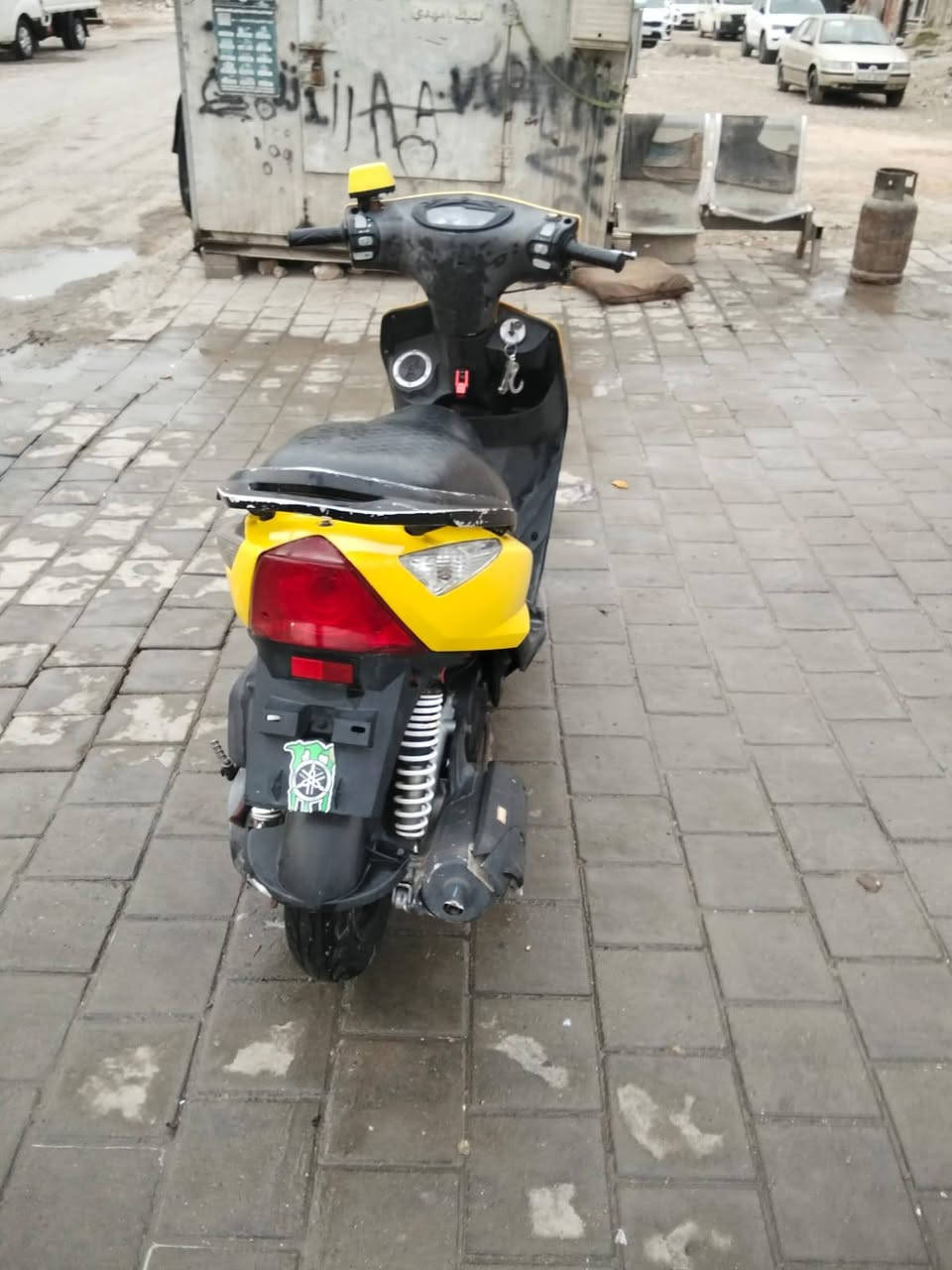 السلام عليكم دراجة ثعلب 140 الكفرات تجاري والمكينه مفتوحه مبدل بس ولفات ونضافته كله شغال دبل اشاره لايت كيجات  التشغل نكره سلف  وبيه نقص يده مال ابريك خلفي كدامك السعر ٣٥٠ وبيه مجال المكان بغداد الكياره رقم ***********
