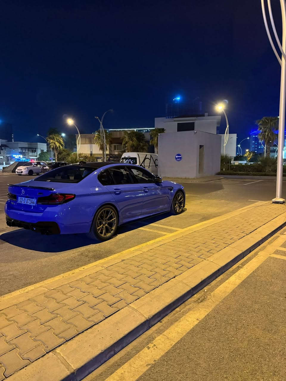 تحية طيبة على جميع اعضاء والادمنية.
للبيع (BMW M5Competition) موديل (2022) 
V8 4.4 تسارع 0-100 3.3ثواني  
S63 M power 

فول موصفات عداد 25
BMW Individual) الف كيلو متر لون سيارة سيارة
(MARITIMBLAU UNI
سيارة علية سيرفس كامل بالعروش بدون اي نقص كل زيوت تجيكات الوكالة مابيهة اي نقص. او سيرفس كل سيارة على وضع شركة سيارة قطعة.
مميزة. على مستوى. العراق  السعر للتواصل على واتس. ميعجب المنشور اكتب كلمة طيبة

*********** اتصال + واتس اب 

*********** واتس اب
