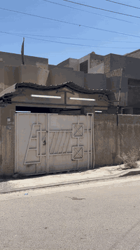 دار للايجار زنجيل بناء 200 م وحديقة 200 م يصبح المساحه الكليه 400 م يصلح روضه اومدرسه اومقر شركه مجمع طبي دولعي 432 محله قرب المدارس لدى مكتب القسيم ***********
