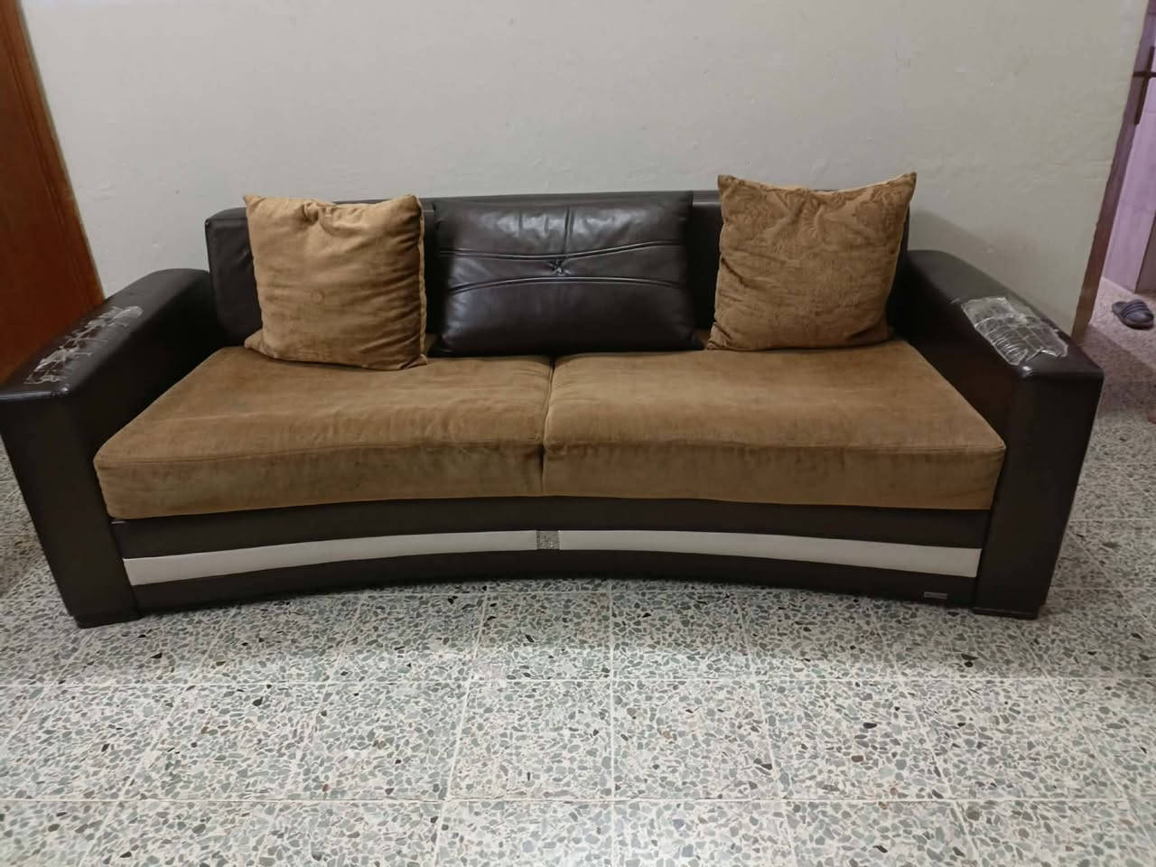 للبيع
طخم قنفات 5قطع

ويصير سرسر  

سعر 170وبي مجال


**إذا كنت صاحب هذا الإعلان وتريد حذفه لأي سبب، رجاءا أرسل رسالة إلى الدعم الفني**