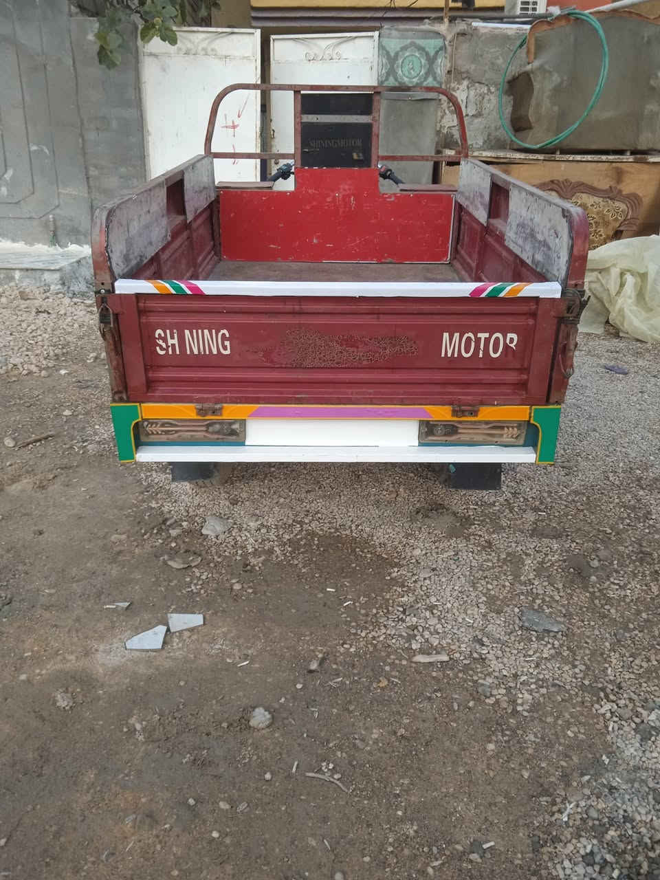 السلام عليكم ستوته اوراق اصولي مدفوع الكمرك بس ترقم موديل 14 محرك 24 مكفوله كفاله عامه اشاير امبيثري سلف هندر هورن شاصي خياس ستوته جديده مكفوله من كلشي ستوته مامغسوله وبل واقع احله من صوره مكان حله شارع 80 سعر ميلون و300 وبيه مجال ***********
