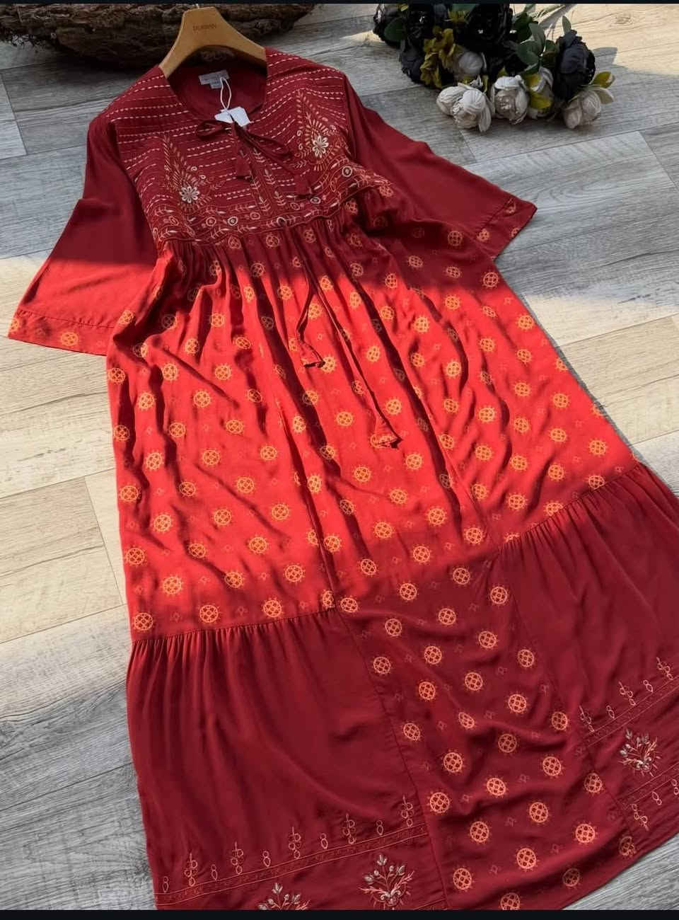 #دراعةكشمير خليجي بنعومة فاخرة ✨
لون راقي وتطريز ناعم يبرز الأنوثة بذوق هادئ🌸🦋
قصة مريحة مع شدّة خصر تعطي شكل أنيق ومرتب🐅🙂
مناسب للبيت، للضيافة ولمّات رمضان 🌙
القياسات _L __xl__2xl__3xl
#سعــــــــــــر15
يوجد توصيل داخل المسيب الفين دينار 
يوجد توصيل محافظات


**إذا كنت صاحب هذا الإعلان وتريد حذفه لأي سبب، رجاءا أرسل رسالة إلى الدعم الفني**