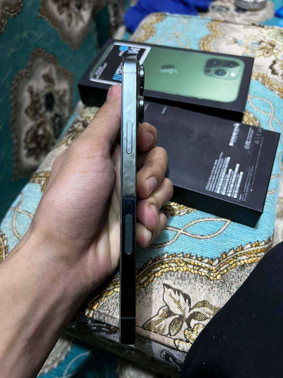 #للمراوس ايفون 13 برو ماكس امريكي  ذاكره 256 بطاريه 85‎%‎ مامعلايه جهاز مامفتوح وكلش نضيف نضافه 100‎%‎ بعده بي ضمان صيانه وبرمجه سنه كامله يم ابو متجر مراوس بدراجه نامه او تايكر مامفتوح وهذا رقمي ***********
