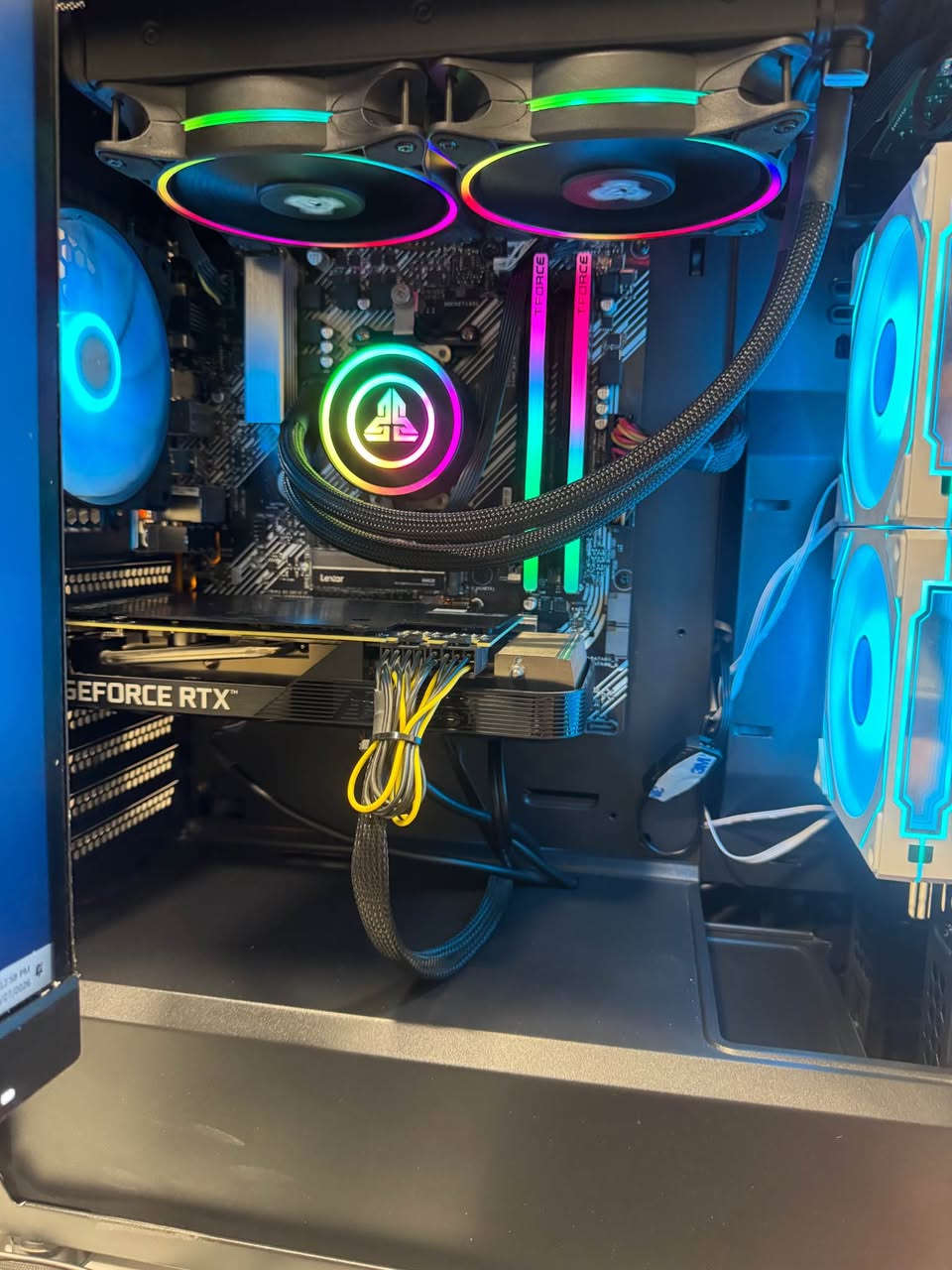 pc gaming 

675$
CPU: ryzen 5 5500
GPU: RTX 3060 asus dual fan
HARD: 1Tr ssd nvme 
RAM: 16gb (2x8) 3600hz t-force 
COOLER: liquid cooler 240mm 2 fan 
case: MSI
MOTHER BORD: asus
کارت شاشە نەکراوەتەوە هەموو پارچەکانی زۆر خاوێن و بە زەمانە أربيل, العراق


**إذا كنت صاحب هذا الإعلان وتريد حذفه لأي سبب، رجاءا أرسل رسالة إلى الدعم الفني**