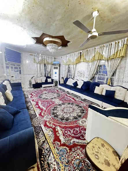 ديوان مال اربيل شرط النضافه ١٠٠/١٠٠. (٢٤ مقعد)مكان طارميه العبايجي. سعره ٨٥٠ وبي مجال (***********)
