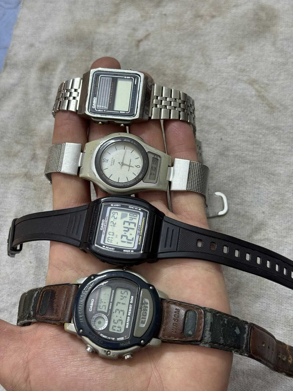 مجموعة ساعات للبيع شلع
العدد ١٦ قطعة 
كلهم شغالين
بس ٦  قطعة ما يشتغلون 
سعر القطعة ٢٥ الف شلع 
مفرد كل قطعة سعر شكل
يوجد توصيل لجميع المحافظات 
***********
