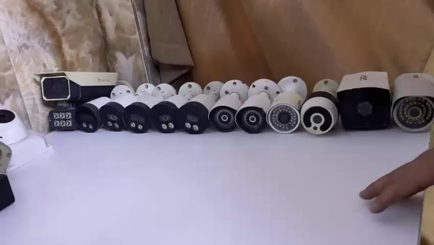 السلام عليكم 
منظومة كاميرات مستخدمة 
شرط كلها شغال وأصلية 
14 كاميرا قسم منهن فلاش 
ديفيار 16 جنل اسوار اصلي
يو بي اس ليثيوم 
بوكسات 
شرط مفحوصات وشغالات
***********
المكان بغداد الحرية 
السعر 250 الف
