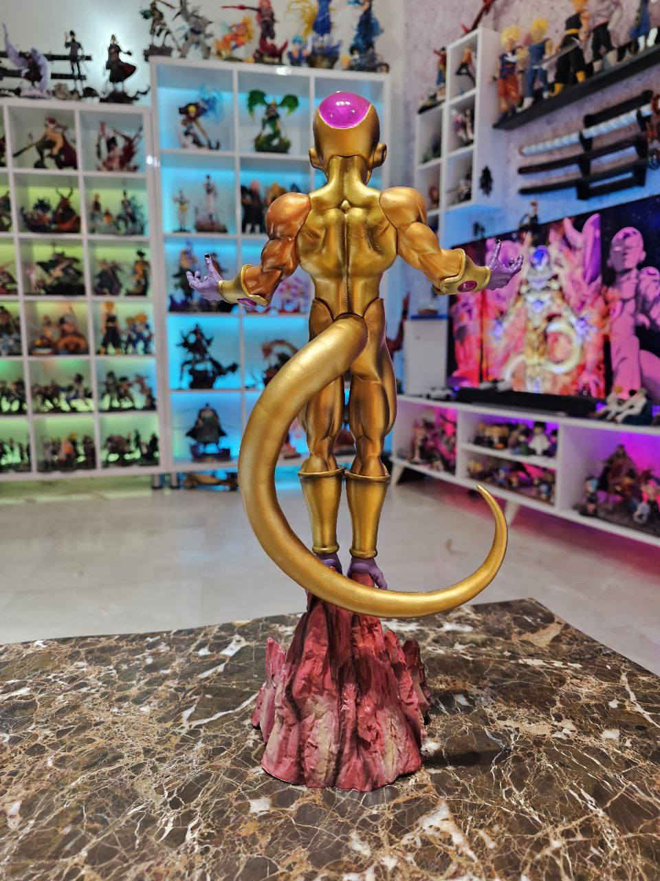 مجسم فريزا الذهبي
طول ٣٨ حجمه كبير 
وزن ثقيل 
تفاصيل  نار 
سعر ١٨ ألف بس 
للتواصل  ***********
بيج الانستا zain_anime_store
بيج الفيس Zain Anmi
