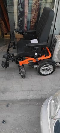 عربانة ذوي الاحتياجات الخاصة للبيع غير مستخدمة بطاريات جديدة السعر 360...