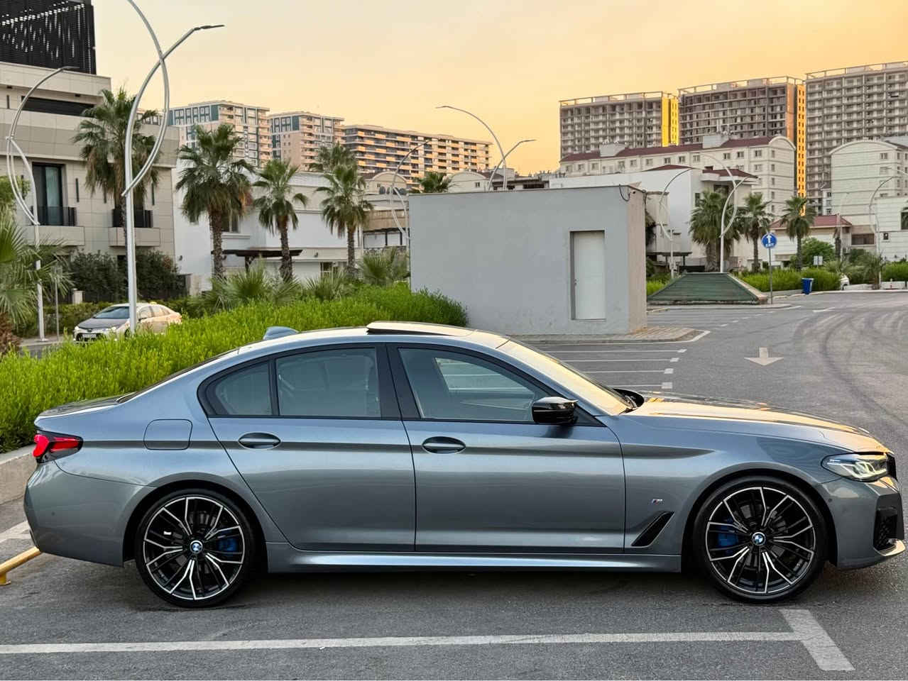 ‎سلام عليك .  للبيع  
 
BMW  520 M      2021

‎   سيارة  وارد المانی فول    🇩🇪

‎ضمان انتربول    
    
‎سيارة كلين بدون ضرر   بدون صبغ مكفول كفالة عامة

‎گير محرك كهرباي حدادي شرط فحس سونر 
      
Auto park  رادار

‎  سندوك شفط  

‎كشنات  متحرك مال 740    

‎5 بةردات

‎حساس 360
Eco-sport - comfort  نظام 

‎كشنات جلد هيتر   و  
2 کشن ميموري 
  
‎لايتات زينون لیزر متحرك علي ستيرن

‎داخل 10 الوان ليد 

‎باقي هواية مواصفات  ماذكر

‎سيارة ماشي    72000     mil 
   
‎ $ سعر مناسب جدا    298        🔥🔥

‎مكان سيارة اربيل 
***********‎    فايبر. و وتساب. كويسينجاك, أربيل
