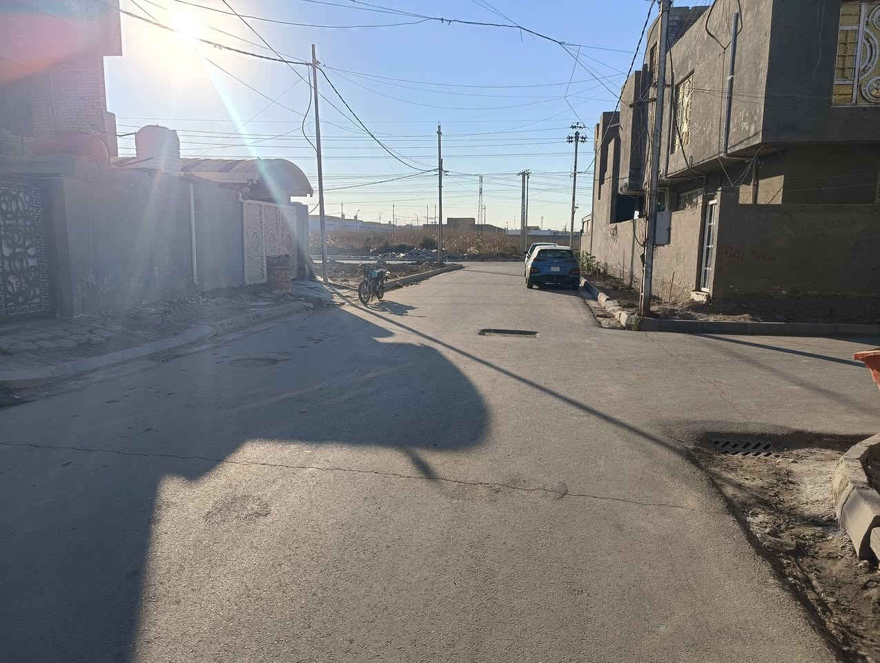 السلام عليكم
دار للبيع في منطقه السياسيين 

قرب الروضه خدمات كامله 

مساحه 300 م طابقين 

للاستفسار 

***********
