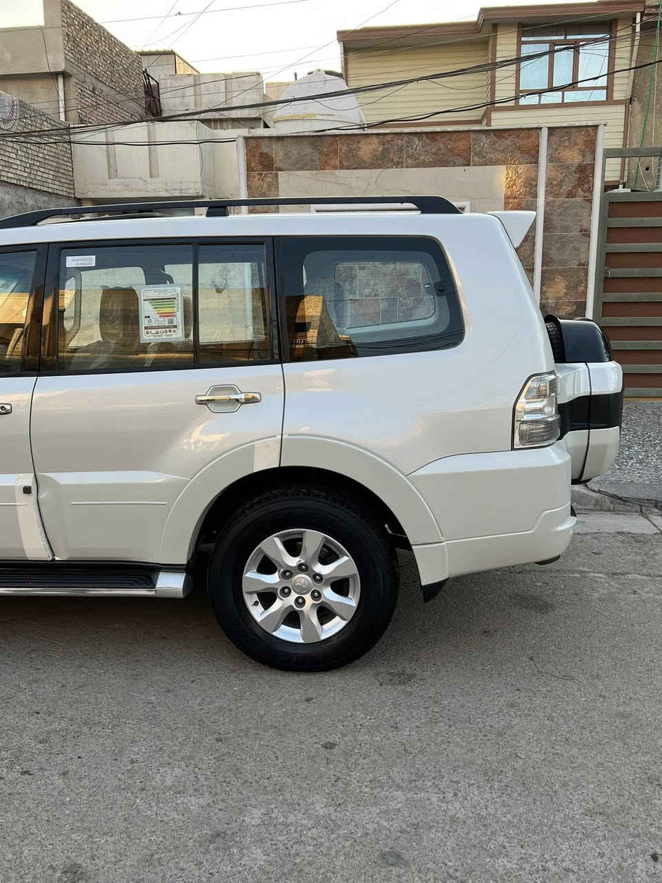 السلام عليكم 
باجيرو حبتور 2015 صدفي بوضع الشركه جديده بمعنه الكلمه 
مكفوله كفاله من الصبغ والبارد والشخوط لوك سياره جديد
شرط حته البلاستك مابي صبغ كفاله ماشيه 63 حقيقي وعل فحص  مكينه بوضع الشركه كير بوضع الشركه برغي مامفتوح بيهه صدر امامي وخلفي جديد شرط تراي زيرو طسه معالجه 
سيرفس كامل مسويله ادامامه تخم تاير برجستون مروحه إضافيه تبريد شرط ثلج سياره جاهزه عله آخر حبايه كتلوكات شركه بعدهن بيهه حته سويج لاه بعده مامستعمل سبير بعده مانزل بعدهه جديده كلش سياره وعل ايد وحده لوك مواصفات 
فتحه طكيتن 
كشنات جلد
دبل كشن كهرباء 2
سستم ايرياك
زراك لايت
مري شفط
كامره خلفي
وحساس خلفي
ثلاجه بل جكمجه 
7راكب 
لايت زنون 
بكلايت ضبابي
سستم دمامات الحبتور 
دبل تحكم ستيرن 3
داخل صاح 
فوريل 4x4
محرك 6سلندر 3500
كير 5نمر 
خمس ويل كب
بيبان جلد
مري عاكست الضوء
سياره فول الفول الحبتوره رقم بغداد دولي جديد هزه وسنويه جديده بسمي اتصال *********** مكاني بغداد
