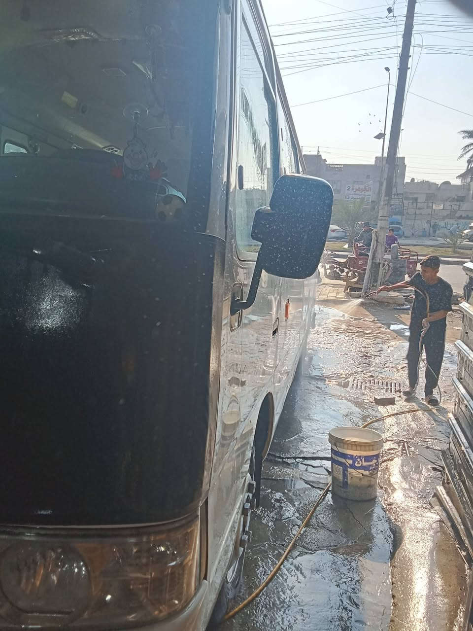 كوستر للبيع موديل 2015 سياره سله داخلين حاكيه منضومه غاز  وبيهه مكانات صبغ أصل ابيض سياره رقم بغداد رقم صاحب سياره ***********
