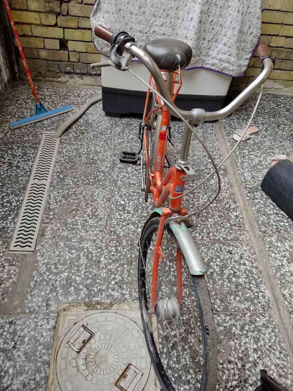 السلام عليكم بايسكل بناتي حجم 26 بايسكل نظيف للبيع 60وبي مجال ***********
