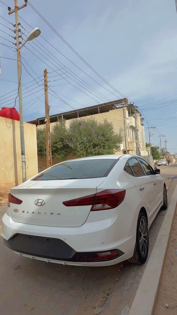 السلام عليكم ورحمة الله وبركاته 
للبيع او للمراوس حسب القناعة
النترا 2020 شكل البزون 
سيارة جديدة جدداً كفالة عاااام من كلشي
بارد اصبع ممبين ورصعات بالقمارة بس مو حالوب 
اكرر مو حالوب لانو ينعدن عالاصابع 
ضربة صبغ تبديل كله كفالة
فول مواصفات
أربيل توه مجدد
( أنا ثاني مالك للسيارة)
ماشية 110 عليها صيانه كاملة
مابيها اي نقص ابداً
بالعافيه على الياخذها
السعر 166 وبيها مجال للطيبين
0️⃣7️⃣7️⃣2️⃣8️⃣5️⃣2️⃣0️⃣5️⃣5️⃣2️⃣ البصرة, العراق
