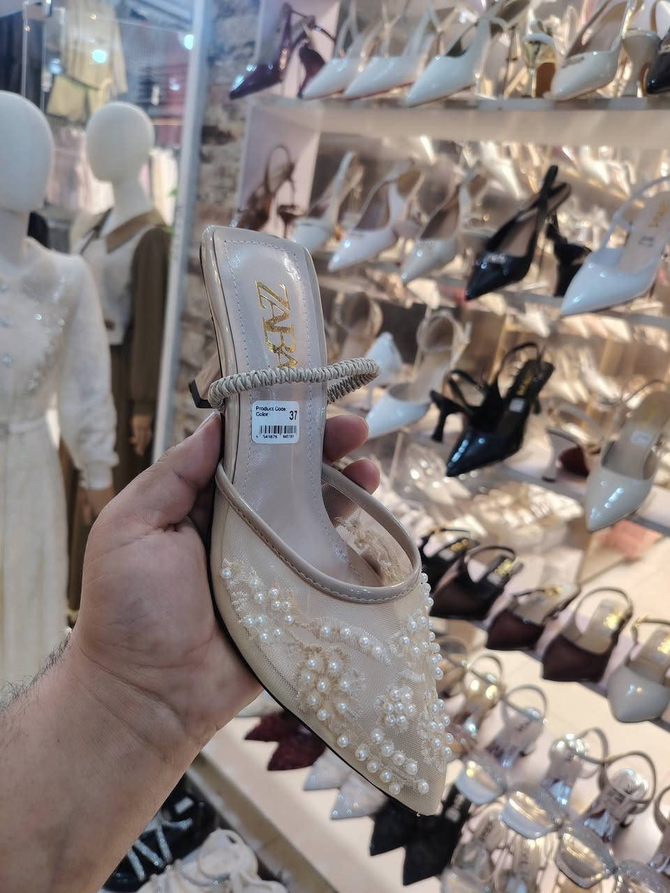 حذا زارة كوالتي جدا راقي ارتفاع 7سم
قياسات من 37الى 40
عنوان المحل ديالى المقدادية حي المعلمين شارع المخضر مجمع العزاوي مقابل أزياء
يوجد توصيل
واتساب ***********
