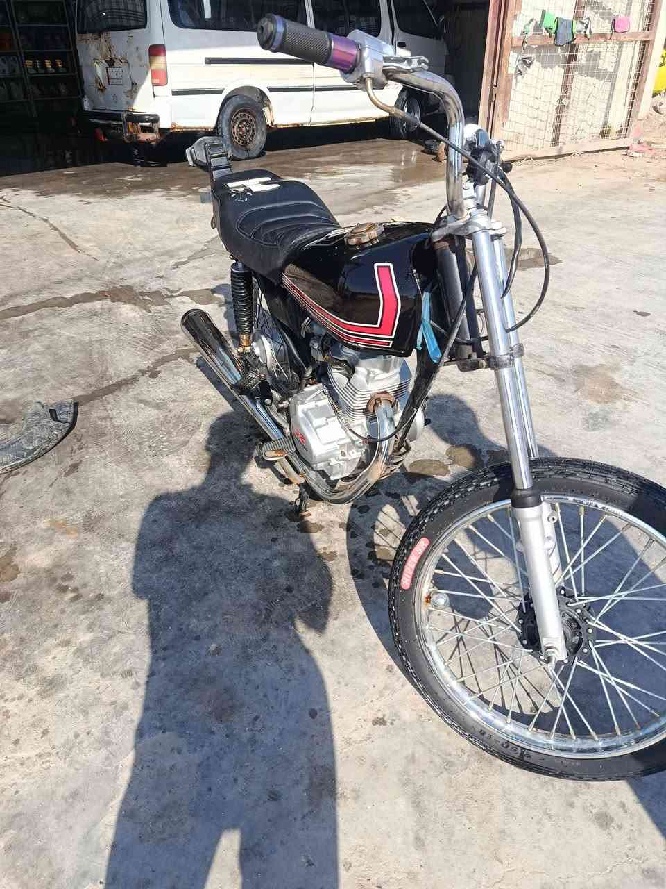 سلام عليكم دراجه البيع  تعمير 25 كلك كلك مكفوله من كلشي محرك برقي ما مفتوح بيه ما مفيلسه صوته ناعم يخبل شلعته شك الكاع سعر 600وبيه مجال دراجه خير من الله  موه شراي لتكسر بسعر 
مكان ناصريه مركز ....رقم التصال ***********
