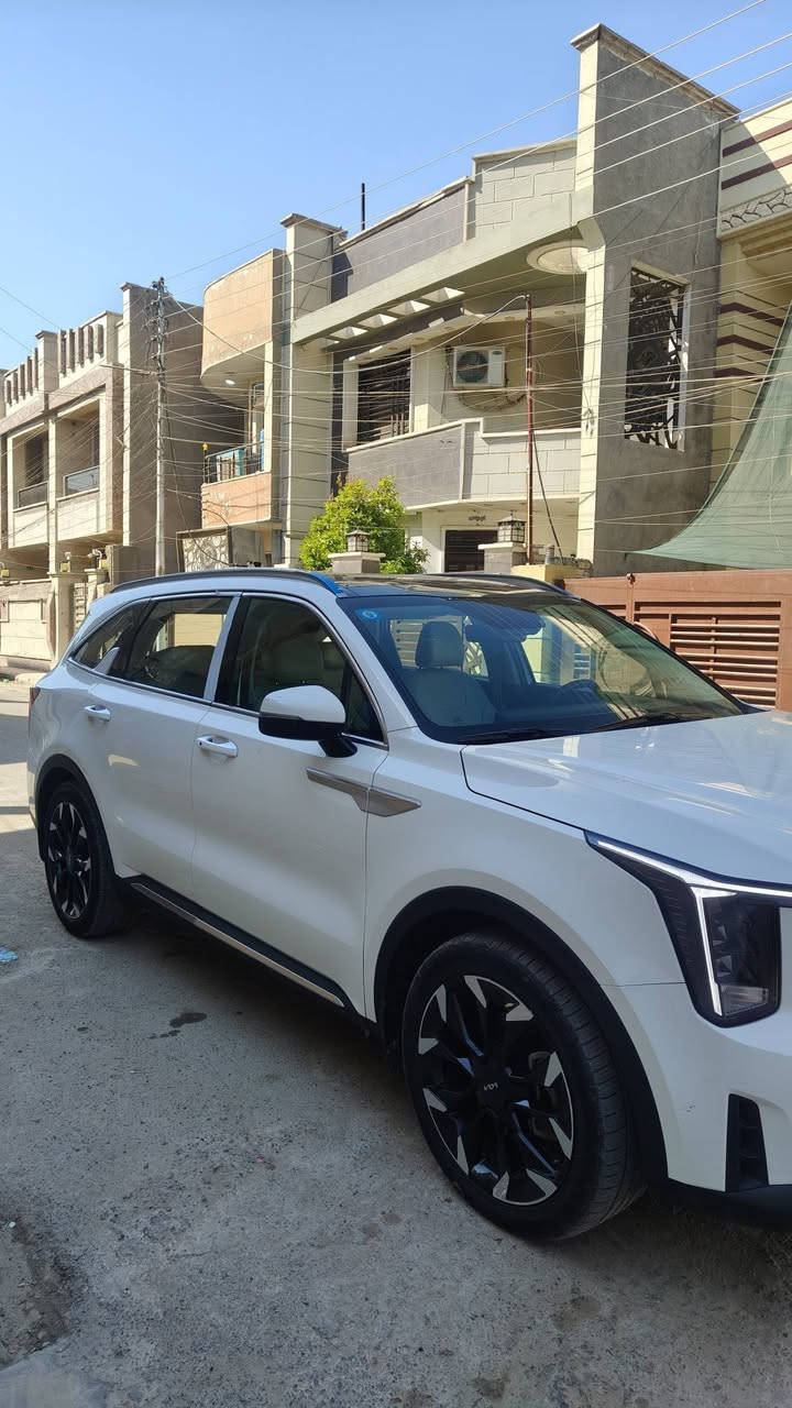 سلام عليكم 
كيا سورنتو 2025
رقم بغداد 
فول مواصفات سته سلندر 
ماشيه 39000الف
سعر 32000الف بيه مجال 
اتصال ***********
