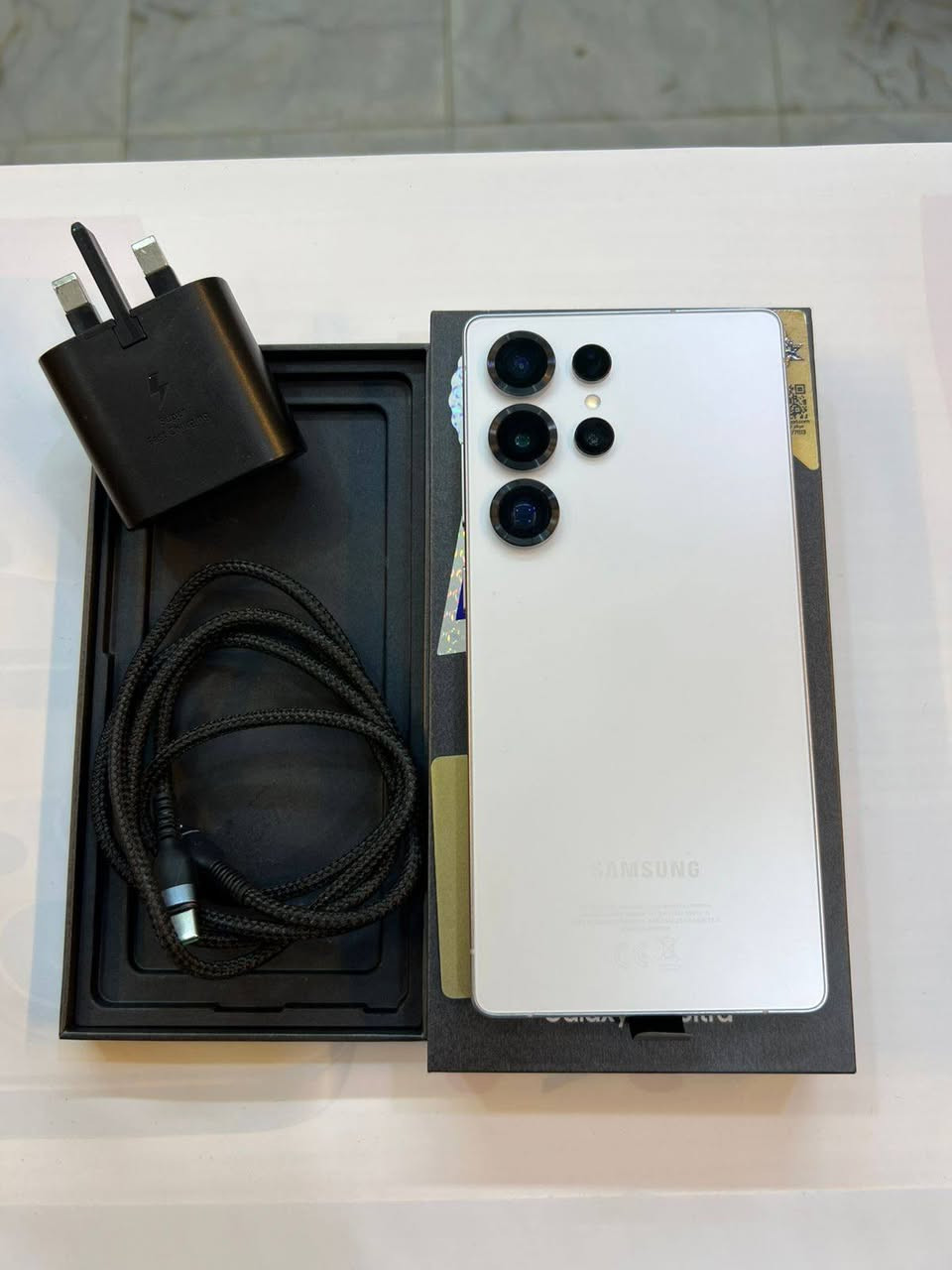 سامسونك S25 Ultra ذاكرة 256
فقط مفتوح من كارتون 
لون ابيض للمميز
ضمان شركة عين الفهد
ضمان كارت الشاشة سنة
استخدام قليل
السعر مناسب 
***********
العنوان القطاع شارع السوك مجاور عوينات الكرار 
مركز الشمس
