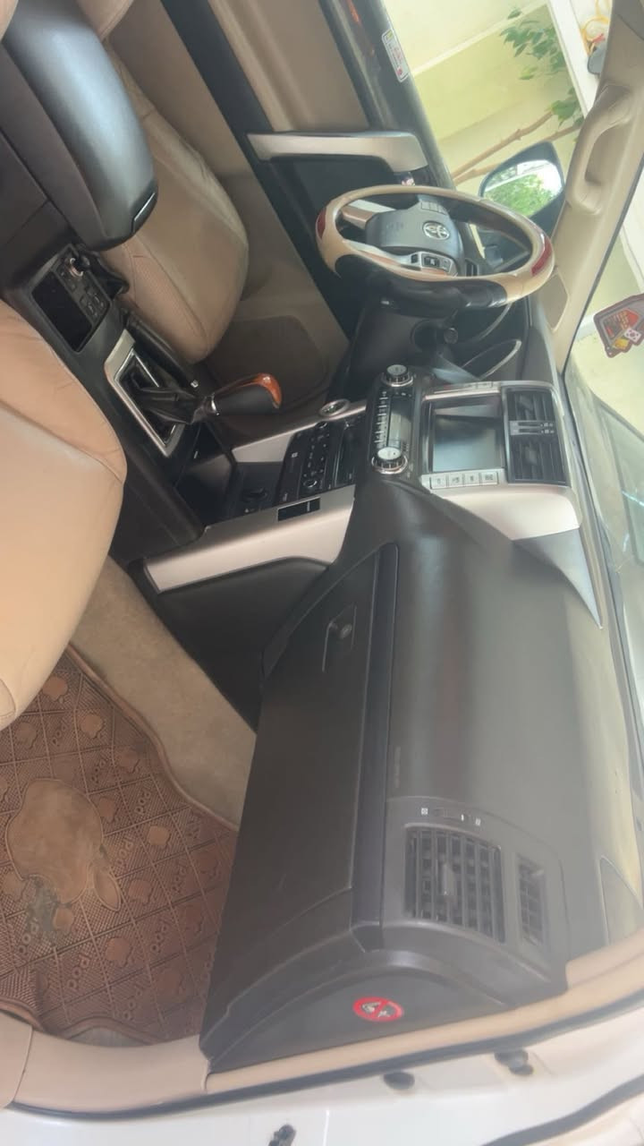 برادو VX كويتي
السعر 240 وبيها مجال
رقم بغداد أنكليزي بأسمي
صبغ صفحه اثر شخوط

بيها سونار
مكينه 6 سلندر 2700
ماشيه 220
سبير تعليك
ثلاجة
تبريد 3قطع
حساسات خلفية
7سبعه راكب
اشاير بل مري
مري شفط
شاشه
كامره خلفيه
تحكم جهتين
-مكان السياره لانبار
-الاتصال على الرقم ***********
