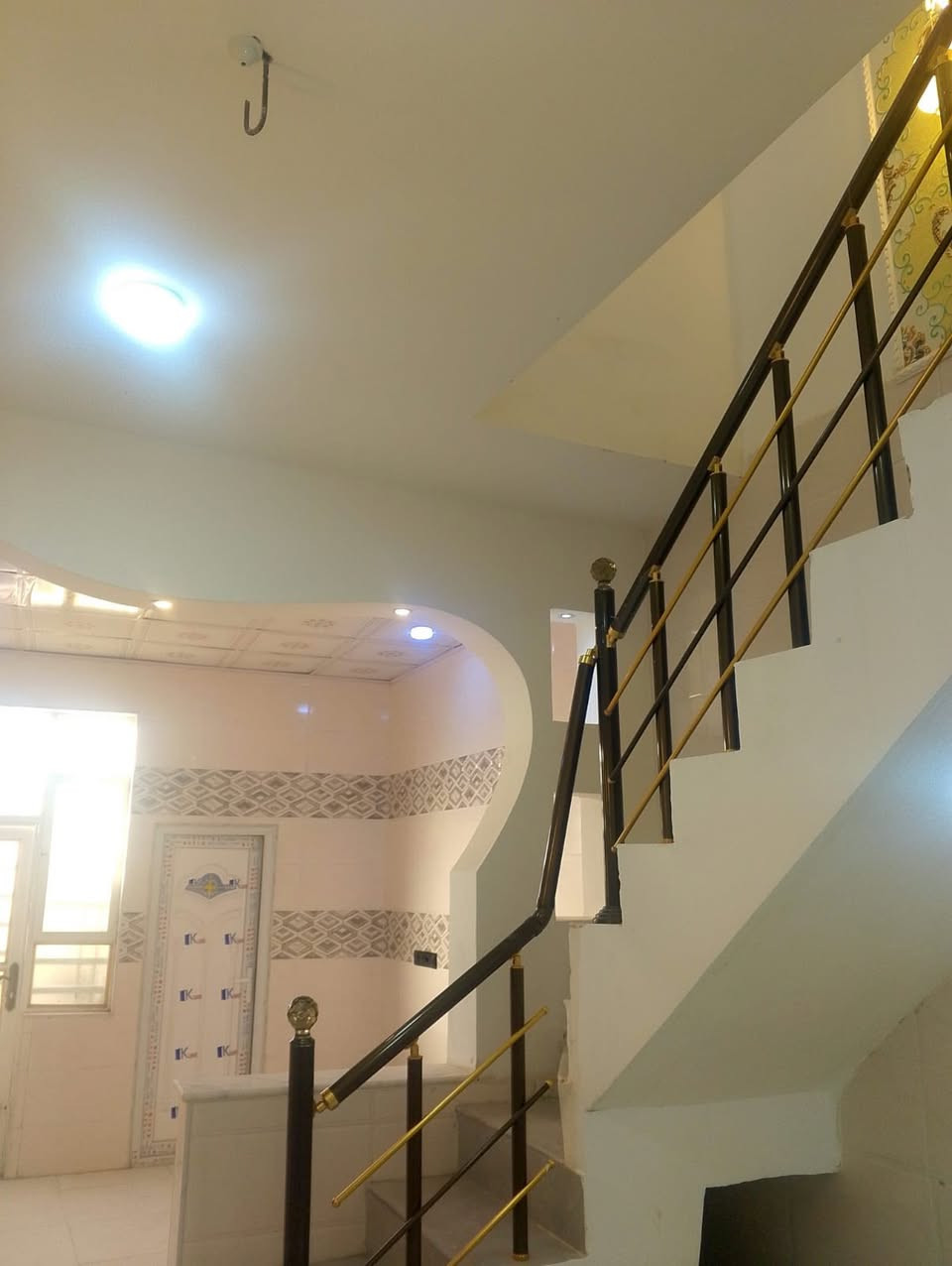 بيت للبيع في كربلاء حي الاخلاص حولي 100 قرب المجسر الجديد 50 متر يتكون من استقبال وصاله ومطبخ مع صحيات
والطابق الثاني صاله وغرفه مع صحيات 
طابو زراعي سند 25 
للاستفسار اكثر الاتصال ع رقم ***********
غير متواجد ع الفيس
