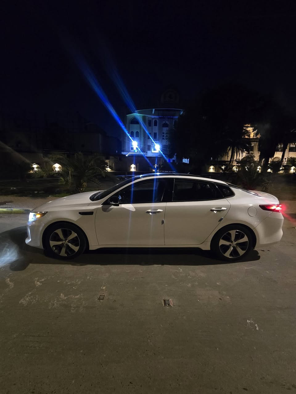 السلام عليكم اوبتيما 2018 sx 2000 تيربو
السيارة فول مواصفات بانوراما + بصمة تشغيل + بصمة ابواب + ترحيب بالبيبان عند الاقتراب من السيارة + مري قلاب + نقاط عمية + رادارات جانبية ومن تنطي اشارة تدك عندك تنبيه + رادار خلفي من ترجع تنبهك اذا جاية سيارة + حساسات خلفية وجانبية + ويل رياضي قياس 18 + فجوج اربعة حمر  + لدات امامي خلفي + المازدة تجي عدستين زنون بلادي ومتحركة وية حركة السيارة+ الاضاءات اوتو بالشمس تطفة وبالليل تشتغل  + تبريد وتدفئة كشنات + كشنات كهرباء + خزن ميموري + شفتات ستيرن + وضعيات قيادة ايكو وسبورت ونورمال + تبريد قطعتين امامي خلفي + صندوق يفتح تلقائي بعد اربع ثواني من الاقتراب + تحكمات ستيرن  + شاشة اعطال + حساس قياس الاطارات + دركة سترين رياضية مختومة بعلامة sx + 
الجاملغات مختمة تيربو + شاشة السيارة تدعم انرويد اوتو وابل كار بلي وتدعم الواي فاي  منافذ شحن يو اس بي امامي وخلفي وجداحة 12 فولط ايضا امامي وخلفي + بنيد جكات 
سبير والعدة موجودة بيها كاملة السيارة ماشية 59 ميل محرك كير مكفولات مداريها دهن وبانزين كله محسن حادثها مال امريكا صندوك نفسه مصبوع والجاملغات معدلين الحواف مالتهن عل بارد اثر الضربة والصور مرفقة بالمنشور وصارت عندي طعجة كلش صغير بالجاملغ الامامي رجعتها عل بارد والباب ايضا بيه بارد 
السيارة بغداد الرقم الجديد سنويتها تنتهي بال 2029 فقط الهزة مالتها ساقطة
السعر 167 وبيها مجال 
مكانها بغداد / الاعظمية
***********
