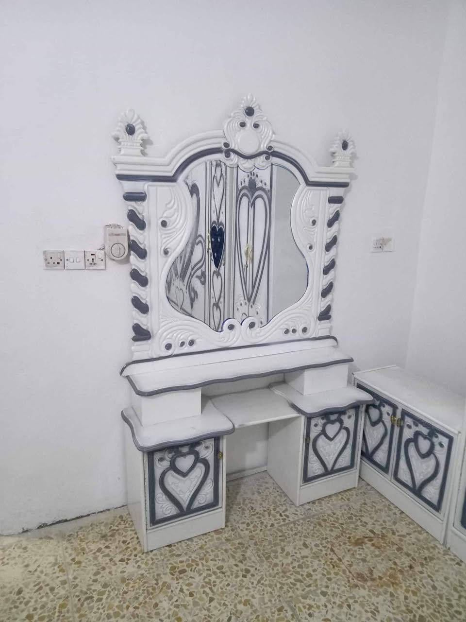 غرفه اخشاب للبيع مستعمله السعر 350 وبيه مجال ***********
