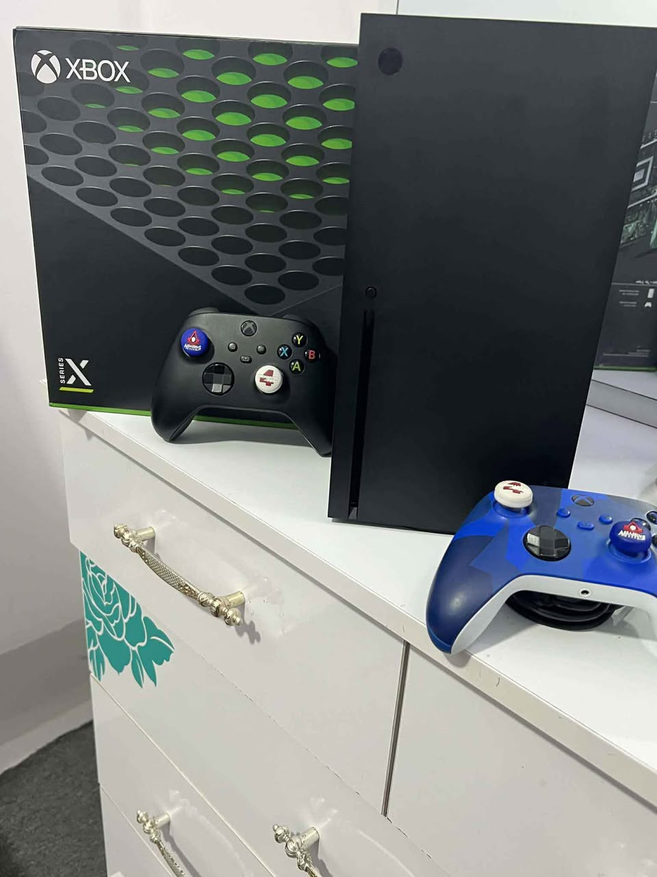 ايكس بوكس سيرس ايكس إصدار 2023مستعمل أقل من 3اسبوع مابي خدوش كلش نضيف يد تين واحد بلادي ال أسود بطاريه بلادي ما مفتو من كيس كارتدن مابي خدوش زائدن يوبي ايس  كامل ملحقات تعامل بس للشراي  ***********رقم بس وات ساب كركوك, العراق

