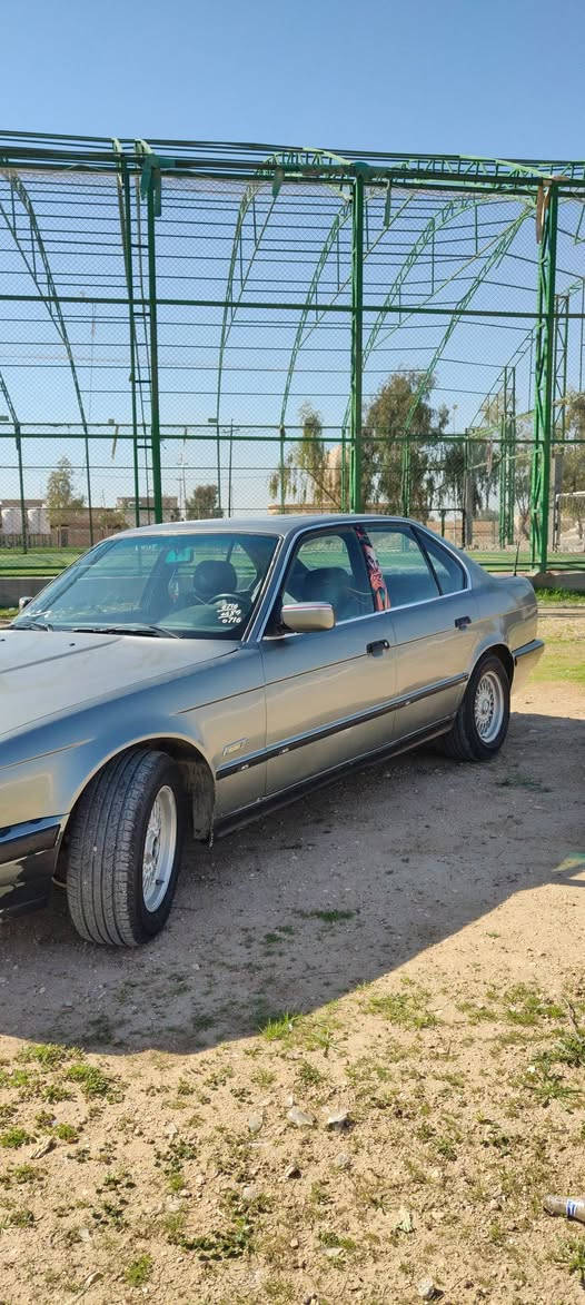 متاح بي ام للبيع 
موديل 1991
حجم 535
رقم بغداد 
مكاني تلعفر 
رقم الهاتف ***********
