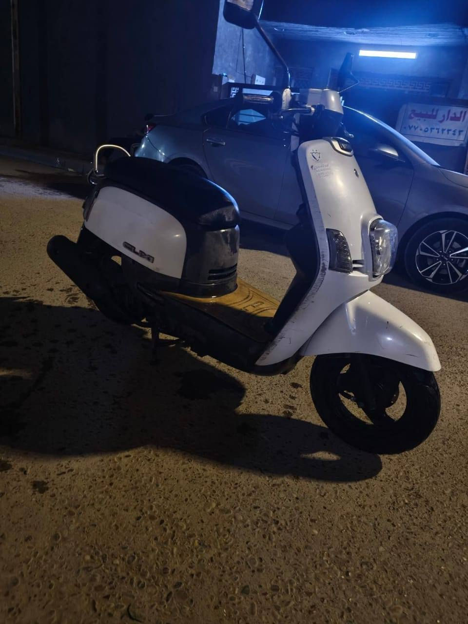 السلام عليكم مرخصه مدير الكروب
دراجه للبيع بوليس نوزل كفاله عامه مكينه ما مفتوحه ابد 
كفرات ابلادي كهربائيات شغاله نكره سلف الصبح اوراق موجوده مكان بغداد حي اور السعر 850 وبيه مجال للشراي 
رقم (***********
