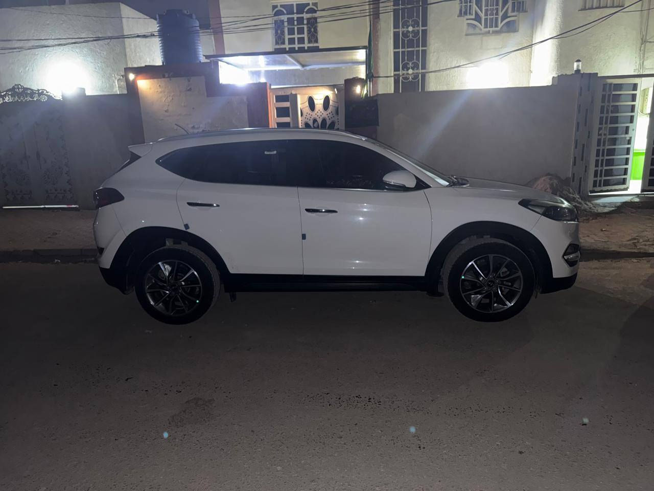 السلام عليكم اخوان رمضان كريم عليكم توسان 2018 ماشي 122 الف استخدام شخصي سياره حلوه مابيها اي نواقص والسونار موجود مع الصور ملاحظات بسيطه سعر السياره 185 مع المجال حق الجيه رقم صاحب السياره ***********
