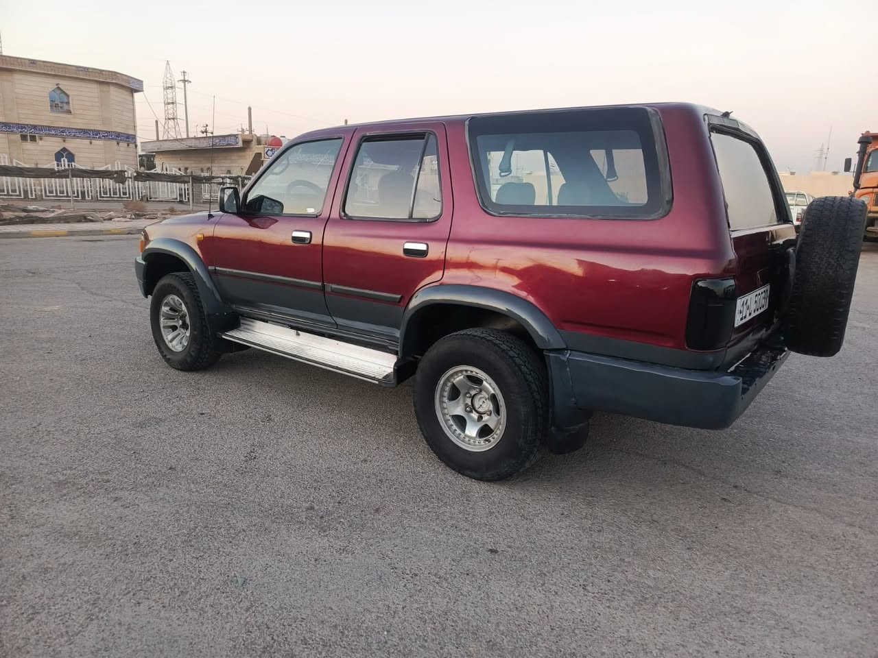 سلام عليكم
فوررنا 1995
مكينه وكير بطه جديد 
صبغه جديده 
رقم انكليزي بغداد 
المكان واسط الكوت 
السعر 42
***********
