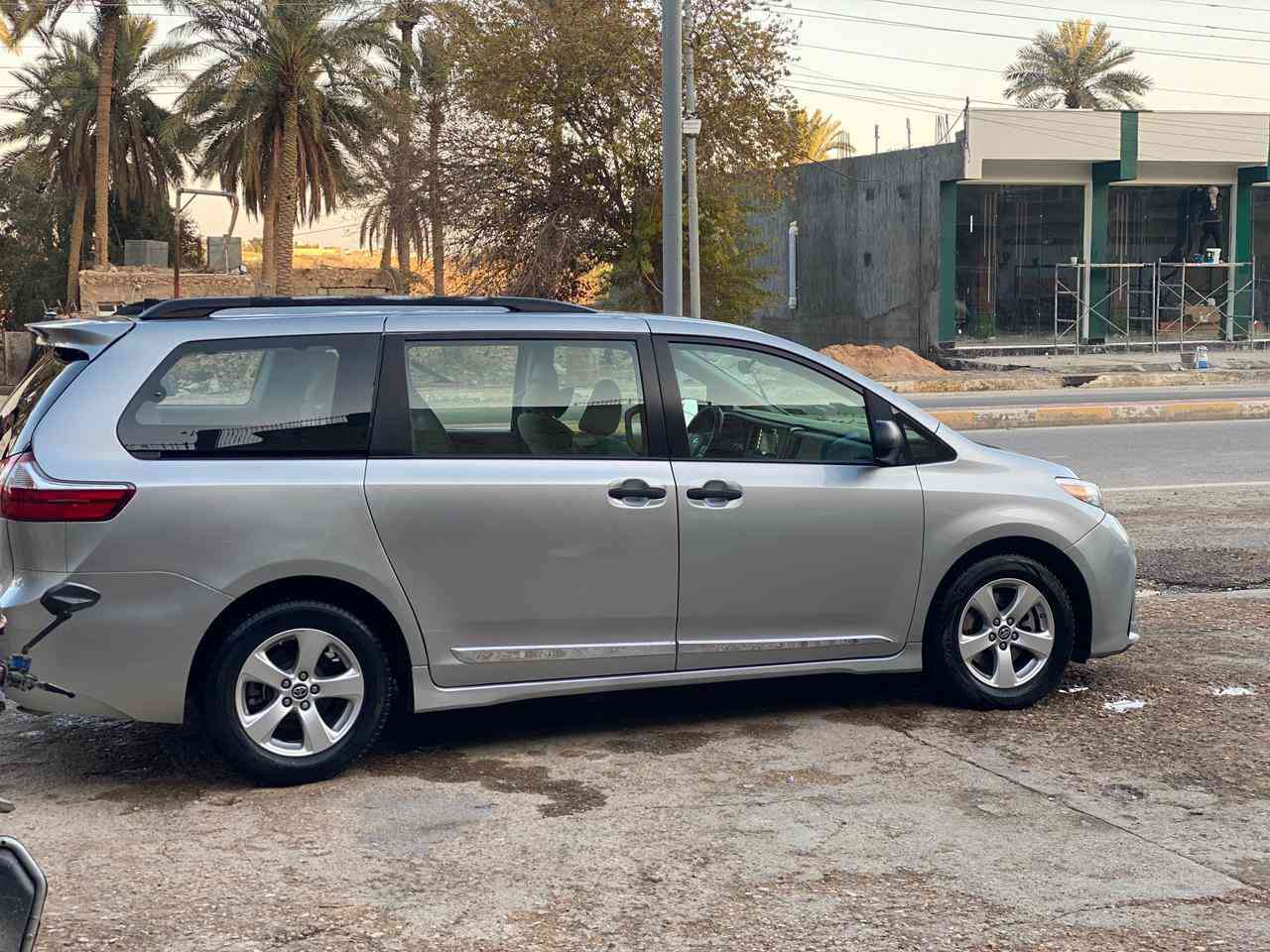 السلام عليكم 
للبيع فقط
تيوتا سينا موديل ٢٠٢٠
ماشيه ٥٤ الف حقيقي
ضررها باب خلفي وجاملغ
محرك كير مكفول 
شاشه 
كامرا
تحكم ستيرن
لون سلفر 
رقمها الانبار 
سيارة نظيفة وكلشي بيها شركة
 مكاني الانبار حديثة  
السعر ٢٣٥$ وبيه مجال
للأستفسار ***********
