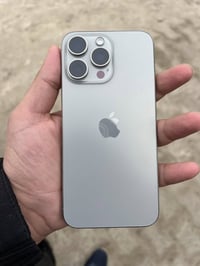 ايفون 15 pro max ذاكره 256 بطارية 88 🔋 مامفتوح برغي مكفول نضافة 100 شخ...