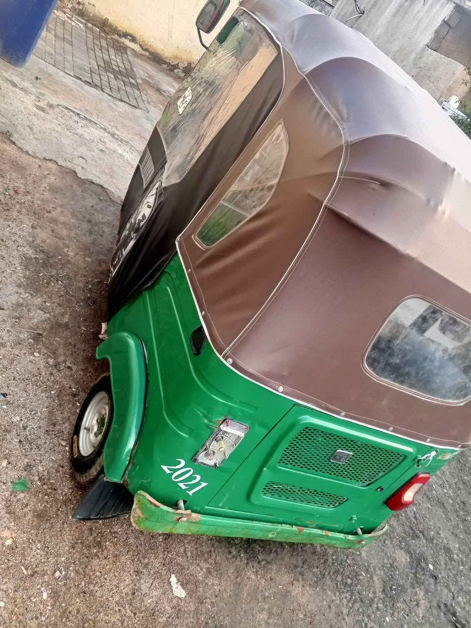 السلام عليكم تكتك مديل 21رقم وسنويه بيه ضربه قليلهه موضحه وره قليله  مكينه مجفته شركه عنوان بصره ***********مكلف بل نشر هذا رقم راعيهه
