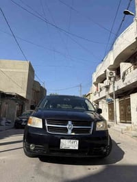 دوج كرڤان 2008 رقم بغداد  مواصفات sxt  تشغيل عن بعد  تحكم ستيرن   شاشه...