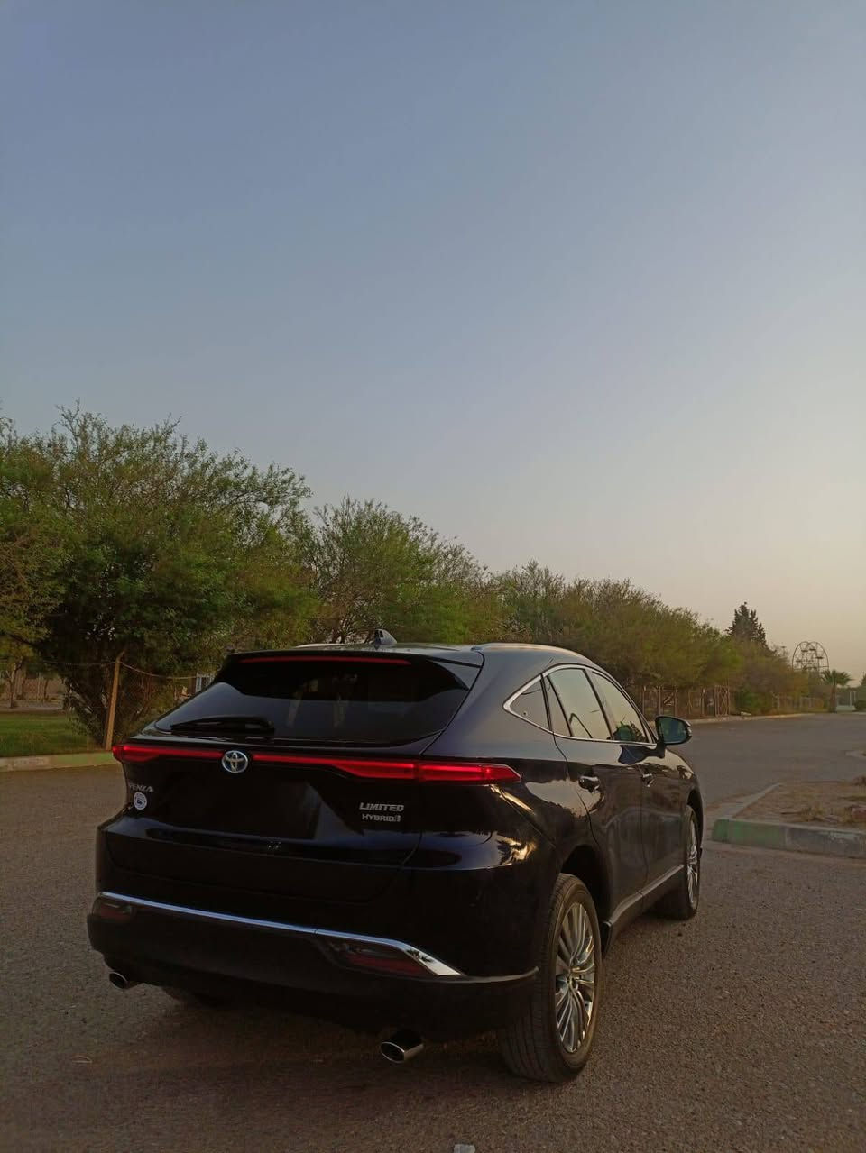 السلام عليكم 
تويوتا فينزا هايبرد  2022(ليمتدد) السياره فوللل بدون بانوراما فقط و الباقي مواصفات اليمتد معروفه 
مرقمه بغداد باسمي تحويل ثاني يوم  
السياره ضررها الجاملغ الخلفي ضرر بسيط وارجع بارد بدون قطرة صبغ و الباقي كفاله حته الدعاميات  السياره ما تصرف عليها ولا دينار   ومكان السياره بغداد 
الي حب سياره نضيفه و بسعر حلو + ماشيه 25 ألف كيلو فقط 
  *********** .....،،،،***********
