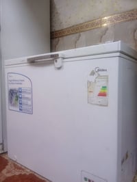 ثلاجه كبيرة • مجمدة وسط • ١٠ مقاعد