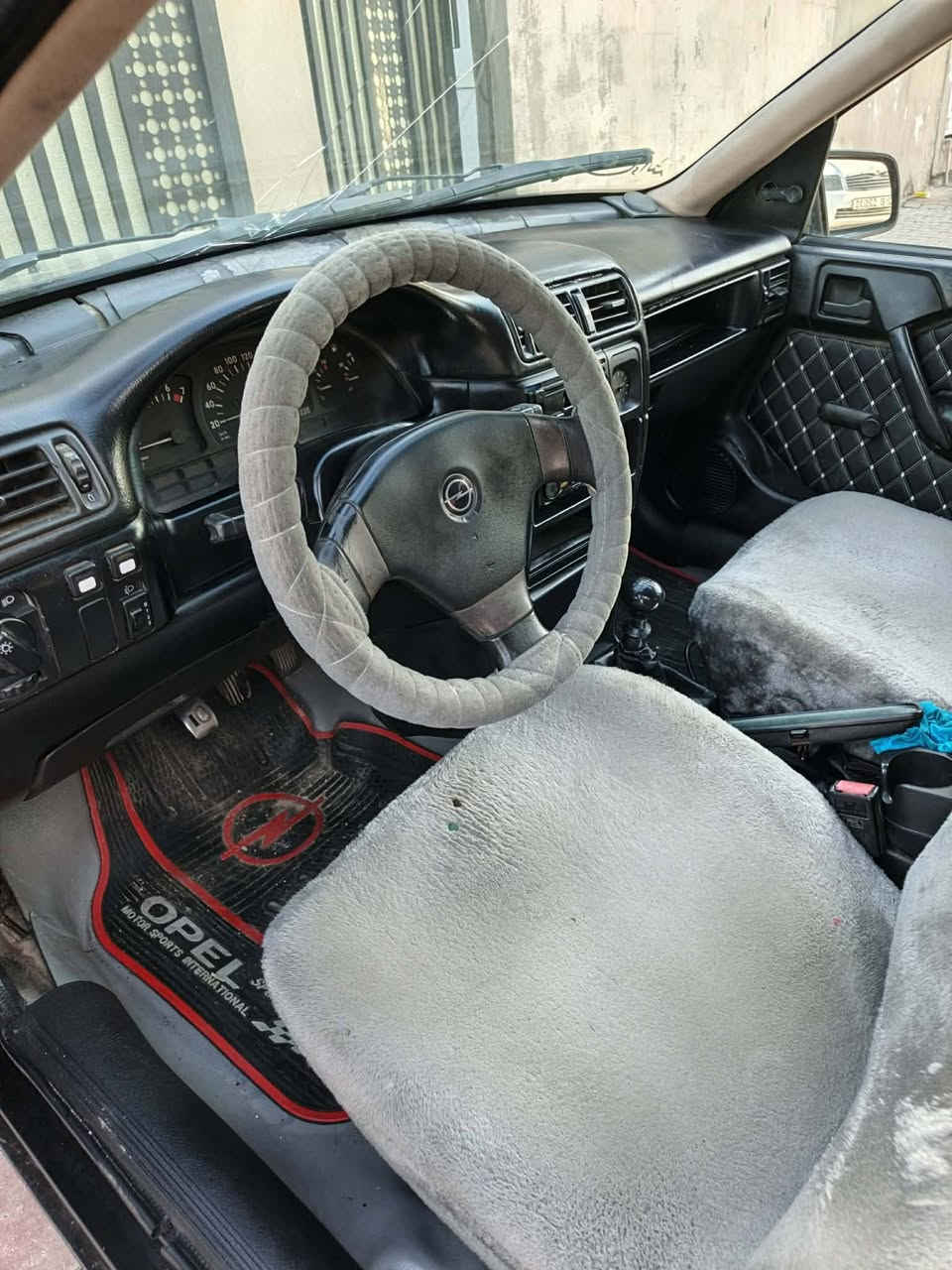 سياره موديل ١٩٩٠
گير عادى
محرك ٢٠ بل شرط
صبغ عام للجماليه
رقم كركوك
سنويه جديد مشروع وطنى
بطاقه بنزين بيها
سعر ٣٣ بيها مجال
رقم موبايل ***********
مكانى كركوك
