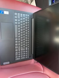 حاسبة لينوفو للبيع استعمال شهر واحد نظيفة  نظافة تامة مواصفاتها   💻 لل...