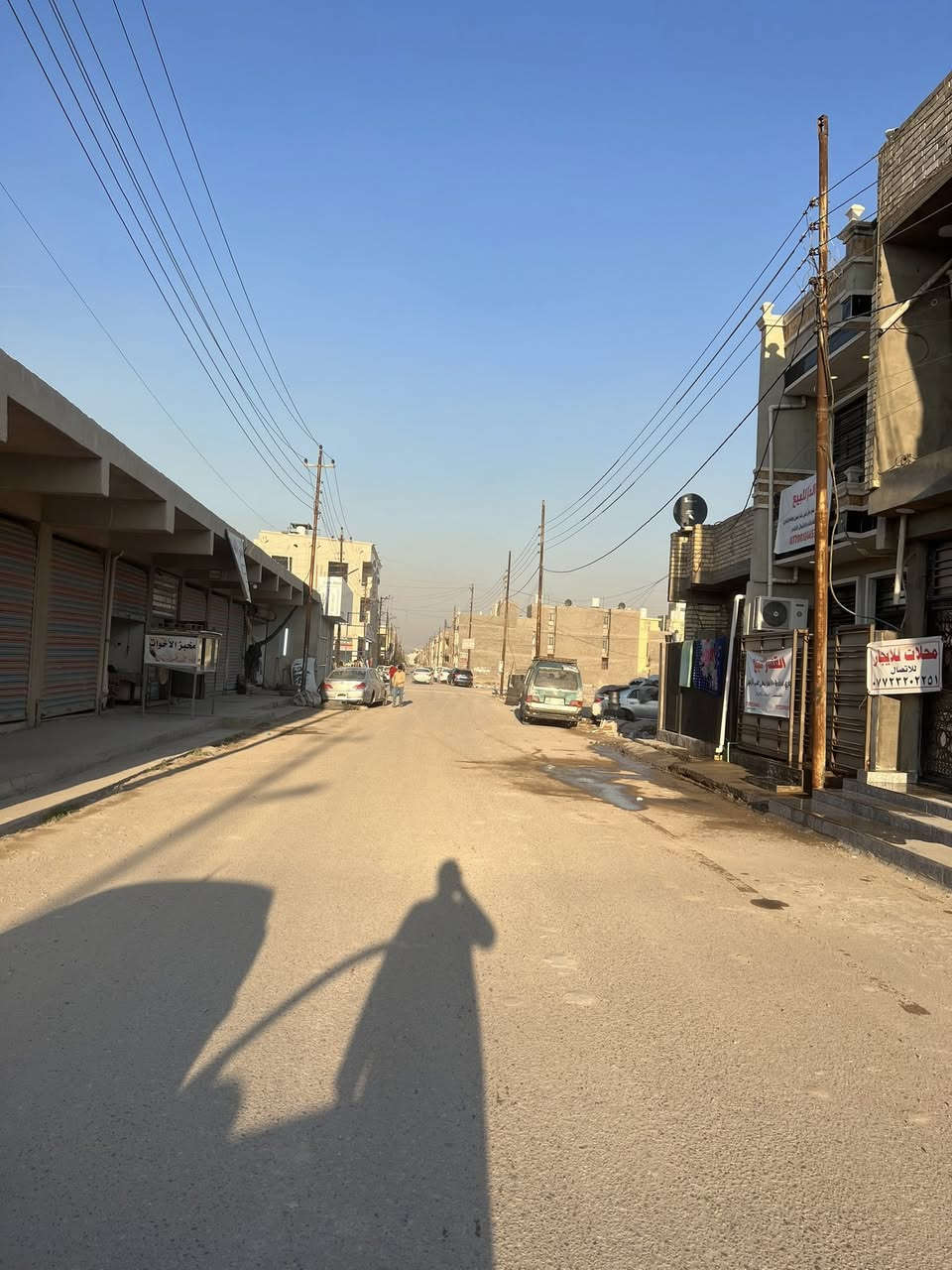 العقار للبيع
مساحة ٥٠ متر تجاري واجهة ٥ نزال ١٠ مطل على شارعين بنصف المثلث 
غرفتين بالطابق الثاني
صالة وخدمات بالطابق الاول
مدخلين للبيت

للاستفسار ***********
