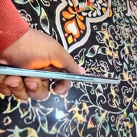 هونر 9 سي ذاكره 256غراضه كامله فقط بيه فطر بل كلاسه شاشته كلشي ما بيه ...