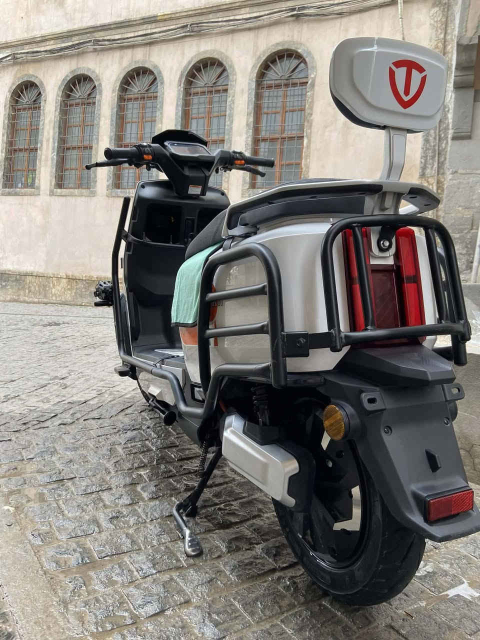 � للبيع ماطور كهربائي RAYAN نظيف جداً 🚨

ماطور استخدام شهرين ،مرتب وما بيه ولا ملاحظة.

⚡ المواصفات:

 • كهرباء 100% هادئ وموفر
 • ضو LED أمامي قوي
 • كشافات جانبية
 • شاشة ديجتال
 • كرسي مريح ويا مسند خلفي
 • صندوق خلفي عملي
 • حمايات جانبية حديد
 • ثبات عالي وإطارات عريضة

✅ جاهز للاستعمال فوراً
✅ استخدام خفيف
✅ نظافة عالية

📩 للي جاد فقط مراسلة خاص
📞 أو اتصال ‭٠٧٧٣ ٣٢٢ ٩٨٦١‬
‭
