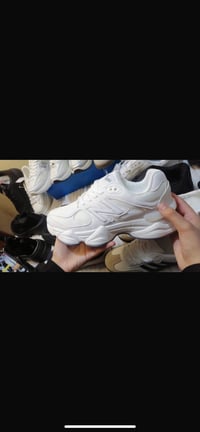 نسائي • متوفر • ملابس