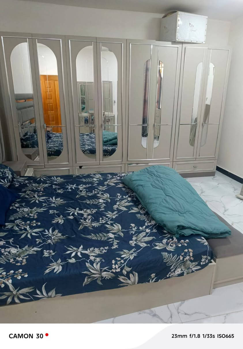 سلام عليكم  غرفة نوم تركيه 10 قطع
خشب ثقيل صار 3من شادها عنوان بغداد جسر ديالئ 
سعره.  750 وبيها مجال بسيط  *********** للتواصل او خاص
