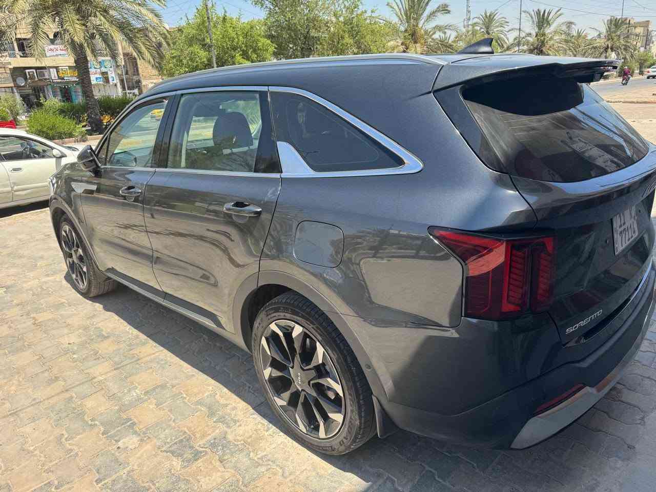 سلام عليكم
كيا سورنتو موديل 2026
 وارد كوري فول مواصفات جلد تدفاء وتبريد كشنات حتى خلفيه تدفئه 
5راكب
كامرات محيطيه ورادارات فول مواصفات عدى القماره حديد ماشيه 8000
رقمها بغداد مميز بسمي
حادث تبديل جاملغ أمامي نفس اللون + صبغ شويه من باب الصدر  والباقي كفاله
السعر 252
مكان بغداد الكرخ
*********** 
***********
